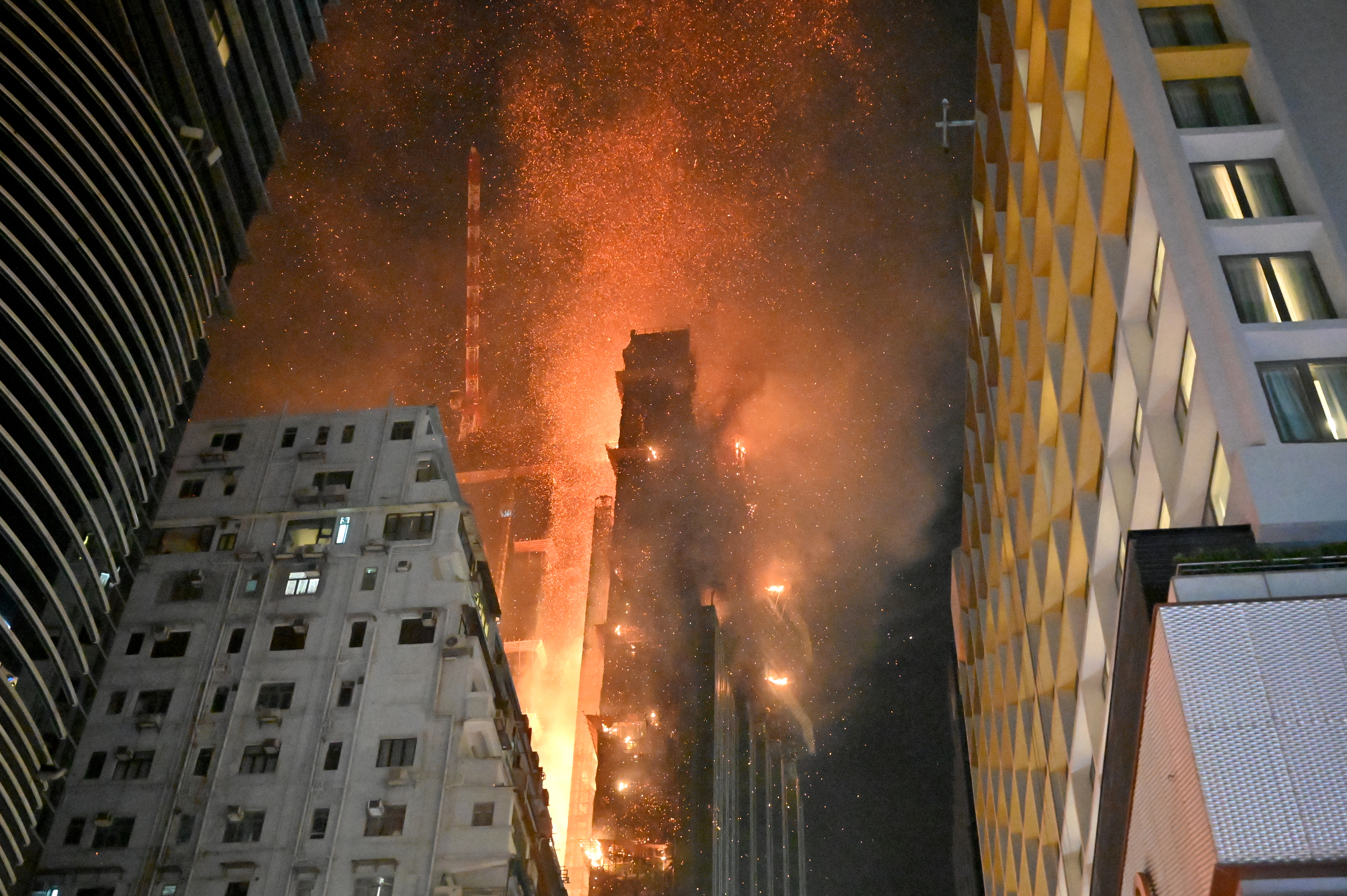 Hong Kong: incendio de un rascacielos en construcción