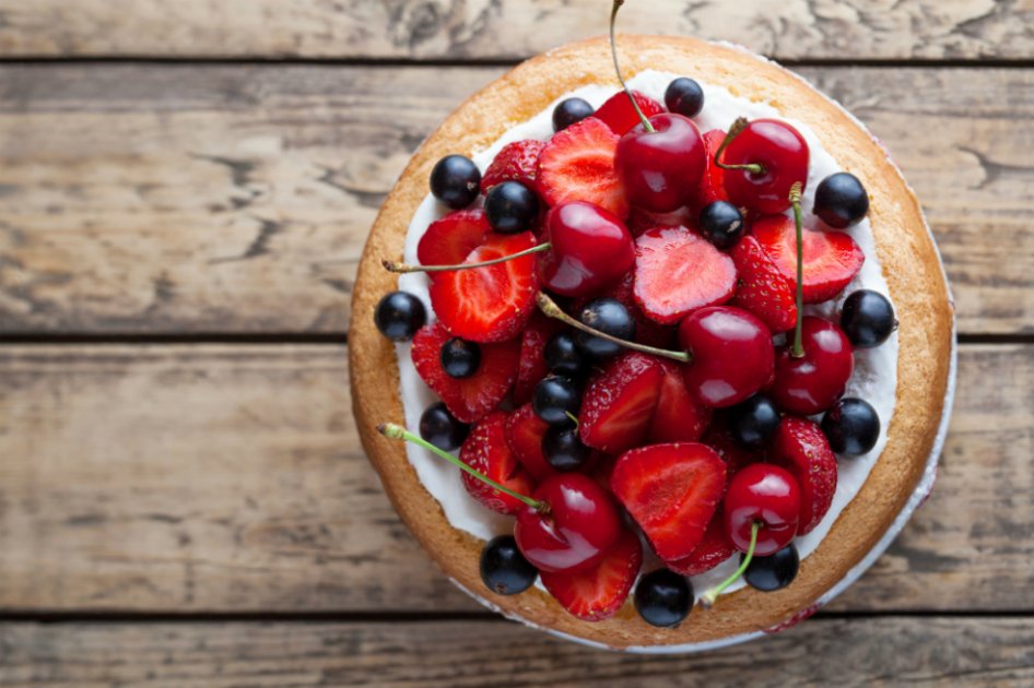 Los frutos rojos son uno de los alimentos con mayor concentración de antioxidantes y fitonutrientes, los cuales contribuyen a combatir los procesos inflamatorios en el organismo. / Foto: Pixabay.