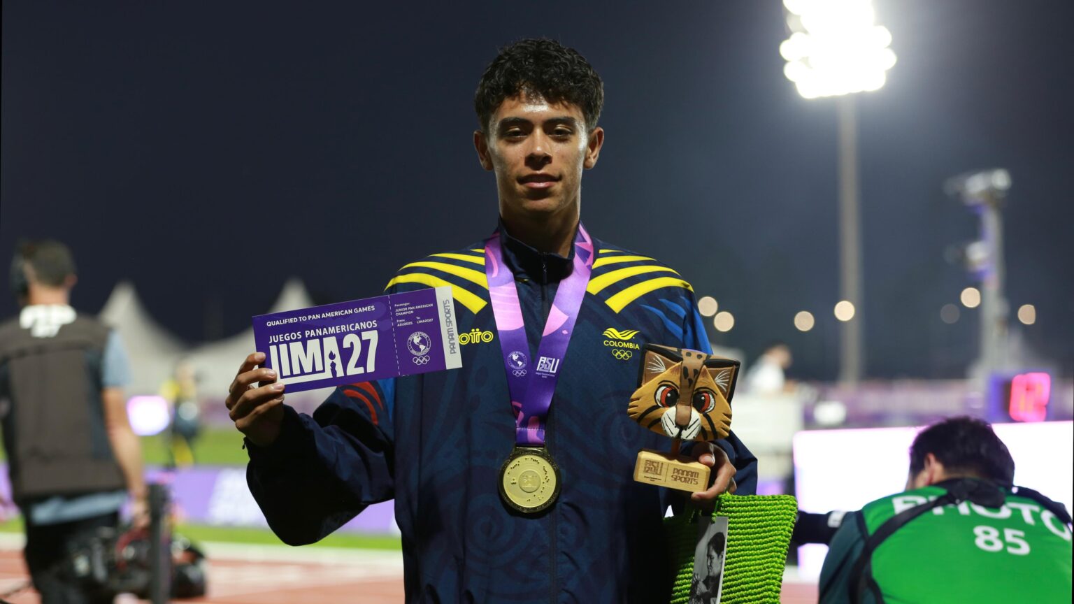 Pedro Marín, promesa de Colombia en el atletismo de fondo, se impuso en los 10.000 de Asunción 2025.
