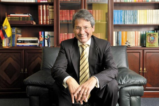 Embajador de Ecuador ganó Premio Internacional de Novela “Héctor Rojas Herazo”