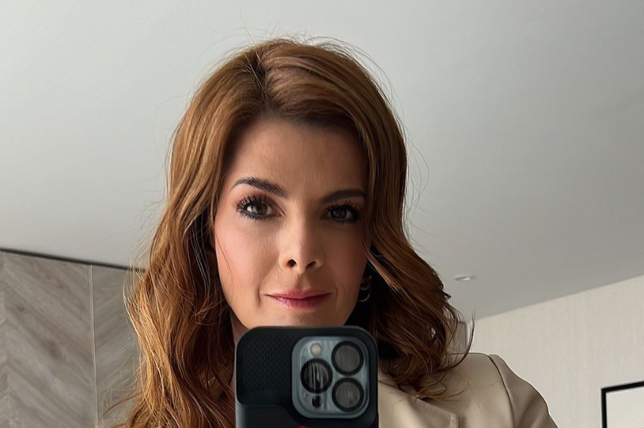 Carolina Cruz se tatuó una especial frase y sus fans la llenaron de halagos