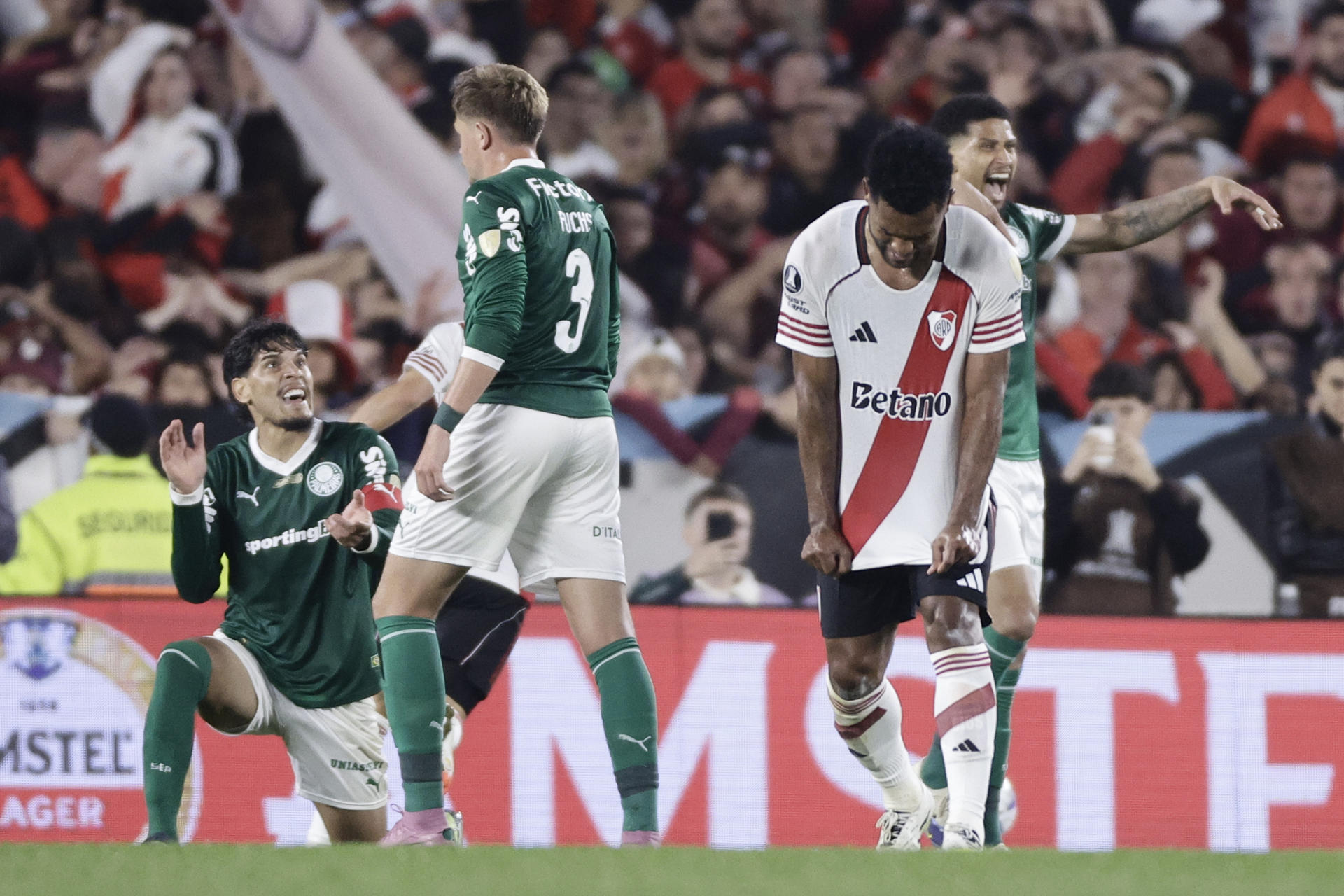 River Plate sufrió dura derrota en la Libertadores, pero sigue con vida