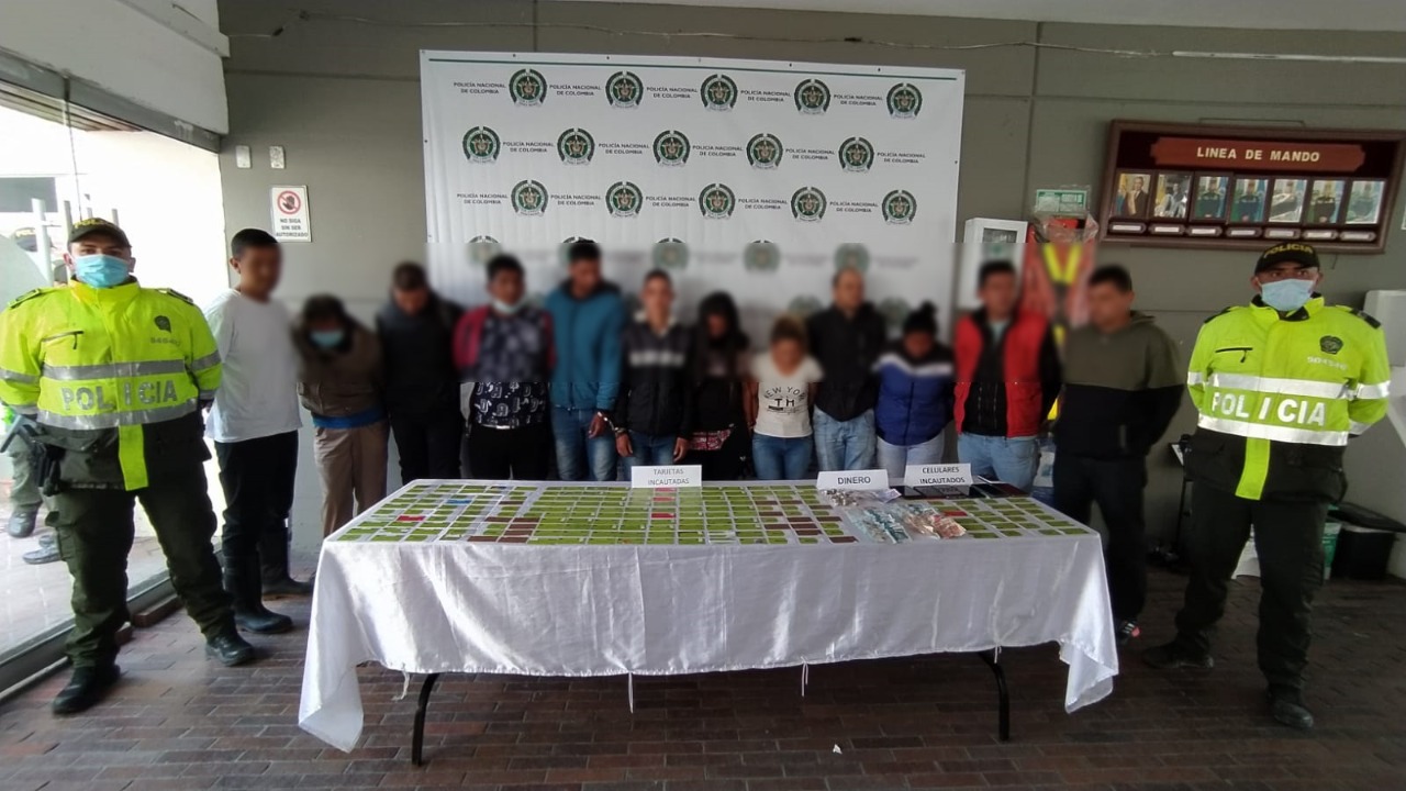 Detenidos por la presunta reventa de pasajes de transporte público.