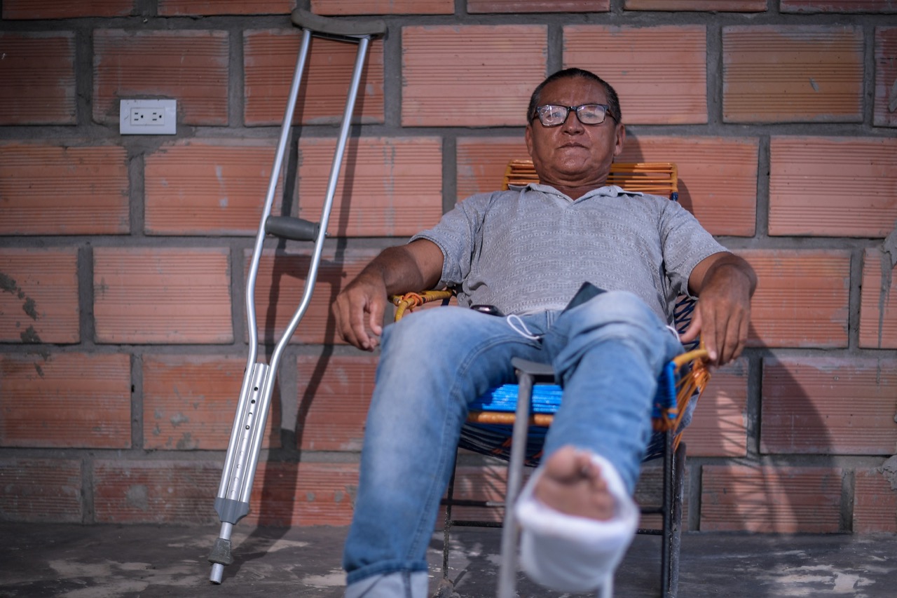 Antonio Núñez fue uno de los 750 paramilitares que entregaron sus armas en enero de 2006 en El Marfil, un caserío a una hora de Puerto Boyacá. Hoy cultiva cacao en proyectos asociativos junto a víctimas del conflicto.