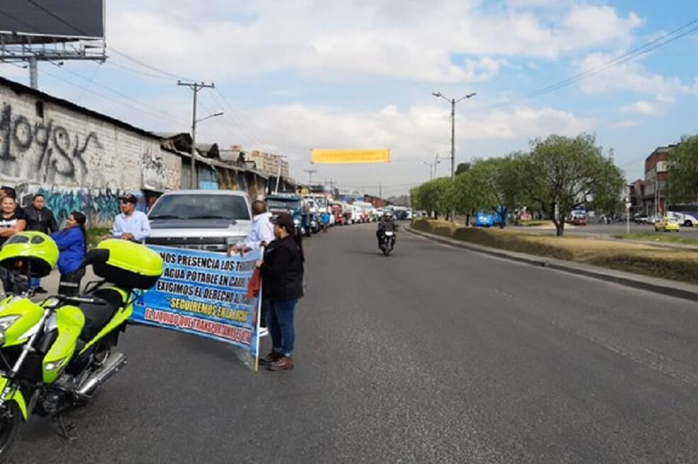 Manifestantes afectan la movilidad sobre la calle 13 y se dirigen al oriente de Bogotá
