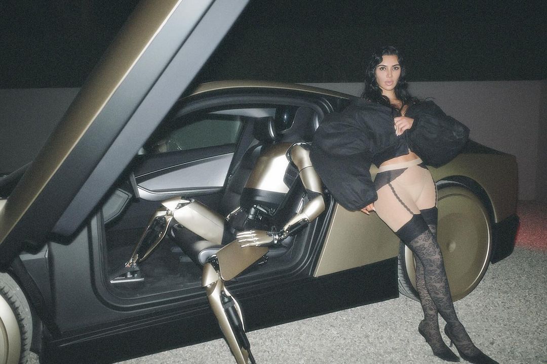 Kim Kardashian compró costoso robot Optimus de Tesla ¿cuánto vale y qué hace?