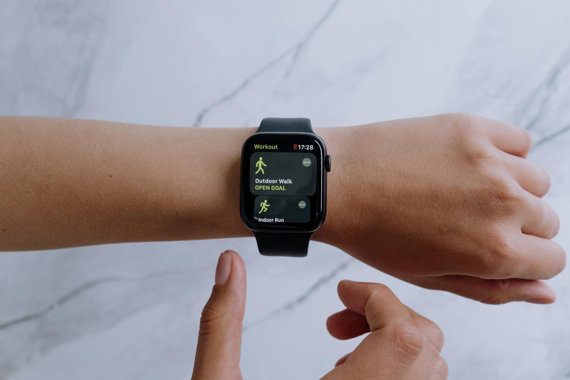 ¿Es malo dormir con el smartwatch puesto? Estos son los riesgos