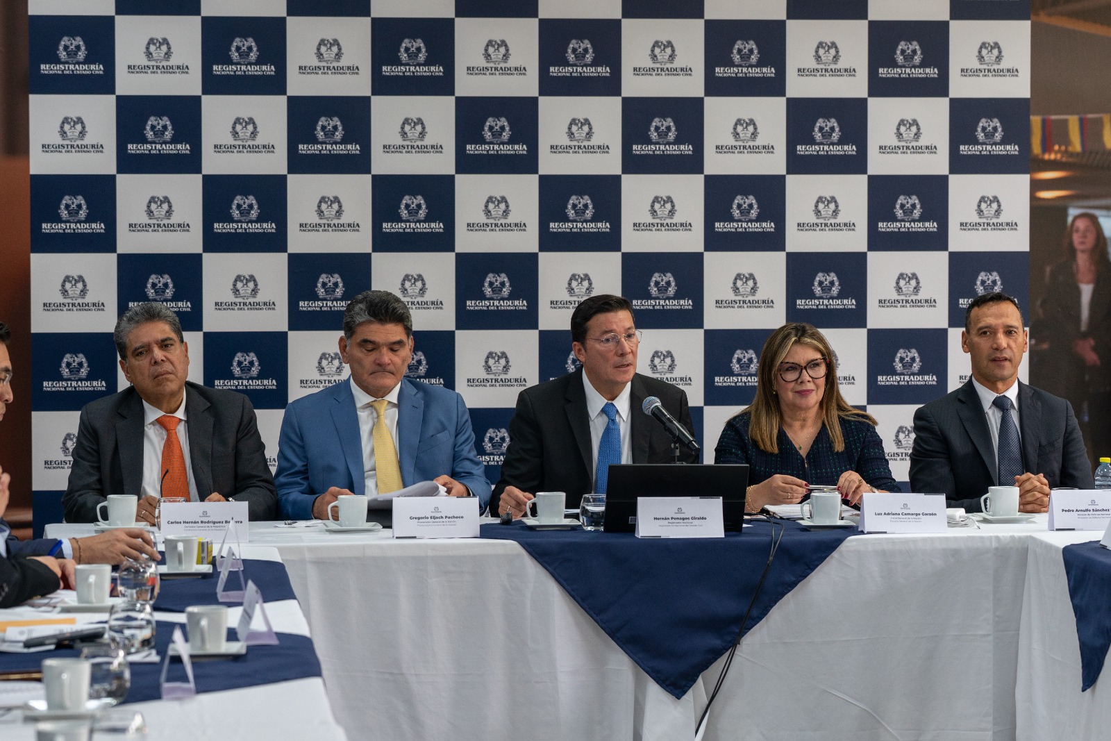 Comisión electoral alerta injerencia de grupos ilegales y pide aumento del pie de fuerza