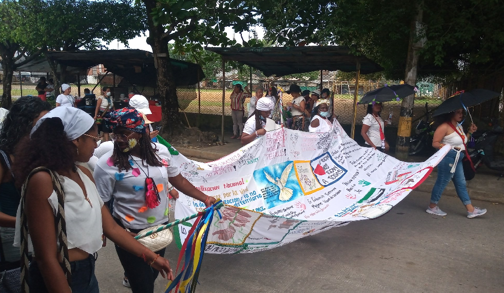 3.000 mujeres en resistencia frente a 3.000 hombres armados en el Bajo Cauca