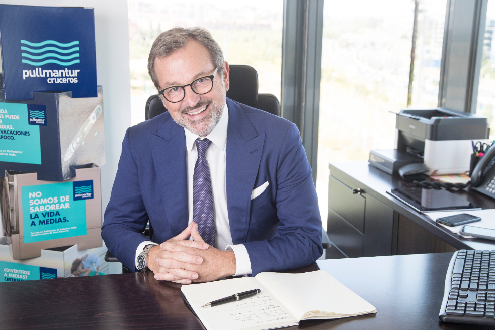 Richard J. Vogel, presidente de Pullmantur Cruceros.CortesíaEl proceso de embarque y desembarque, las excursiones en los destinos, las actividades a bordo, los turnos y los horarios en los restaurantes, son otros de los temas que se están estudiando para asegurarles salud y bienestar a los futuros clientes. El presidente de Pullmantur insiste en que habrá cambios, que seguramente las personas pasarán más tiempo en el barco; por lo tanto se reducirán las visitas a puertos y los programas a bordo cambiarán para que sean más divertidos y no se tenga mucho contacto físico.