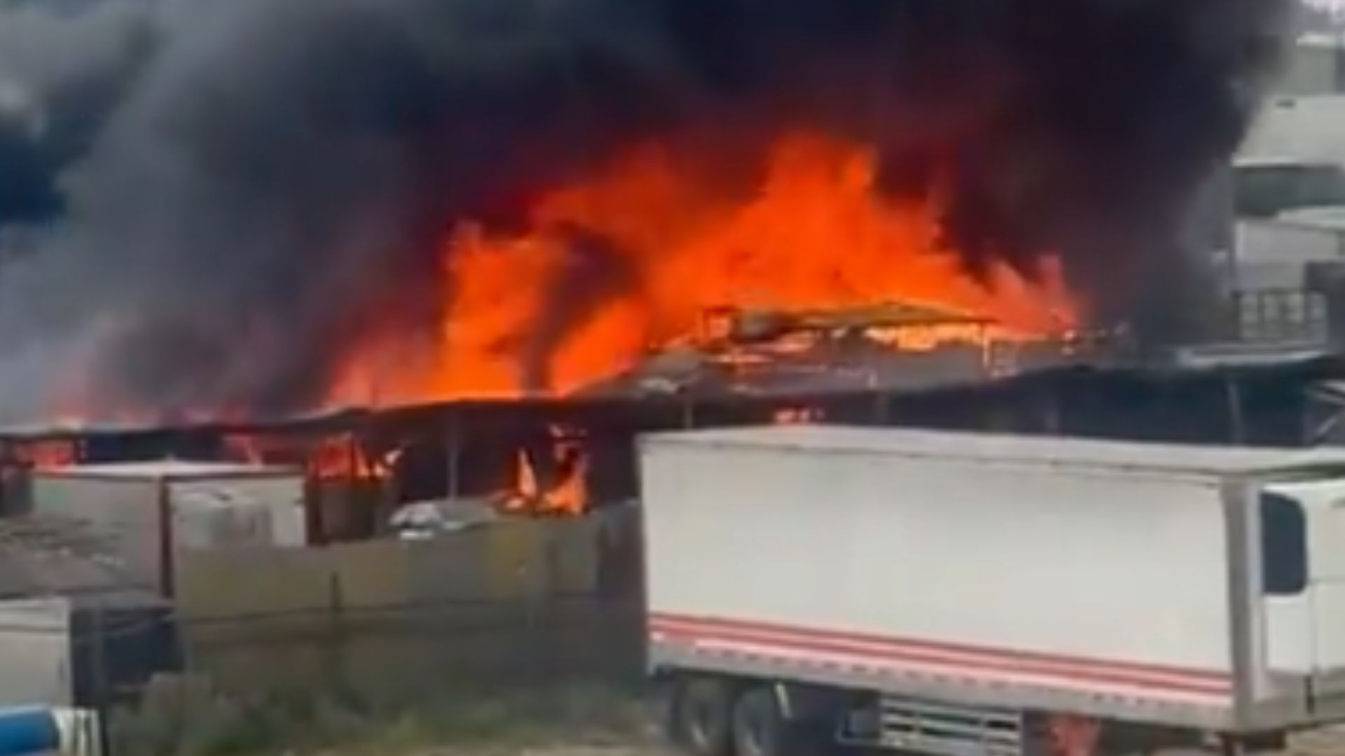 Controlan incendio en zona industrial de Mosquera, cerca de Bogotá