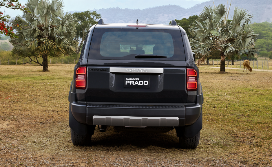 El precio de la Toyota Land Cruiser Prado en Colombia parte en los $299′900.000, en la versión TX y llega a los $384′500.000, en la variante First Edition.