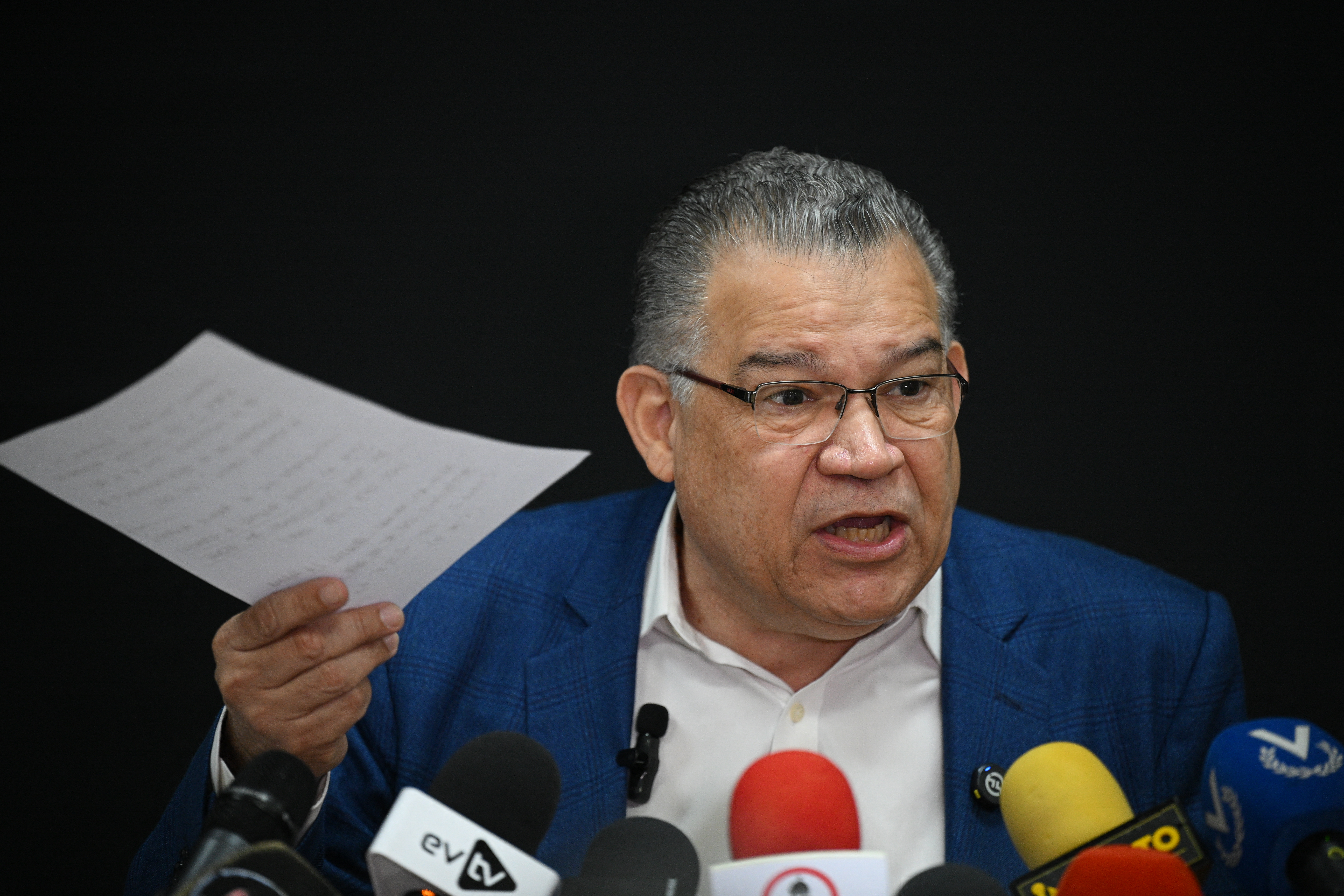 El excandidato presidencial venezolano Enrique Márquez habla durante una conferencia de prensa en Caracas el 12 de septiembre de 2024.