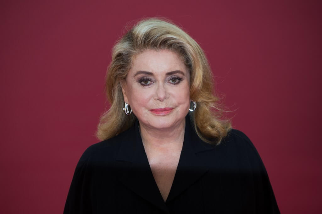 Actriz Catherine Deneuve, hospitalizada tras sufrir un accidente vascular leve