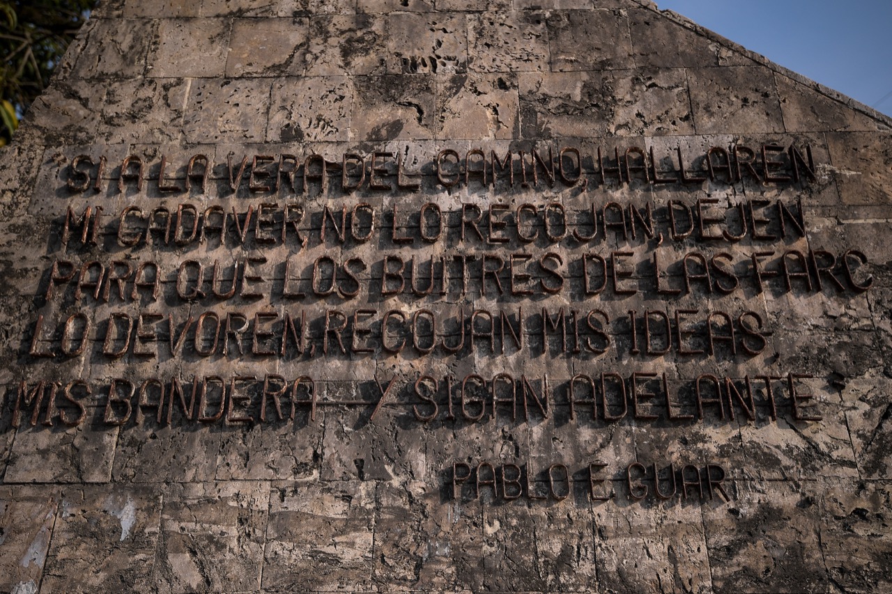 Esta frase se la atribuyen a Pablo Guarín: “Si a la vera del camino hallaren mi cadáver, no lo recojan, dejen para que los buitres de las Farc lo devoren, recojan mis ideas, mis banderas y sigan adelante”.