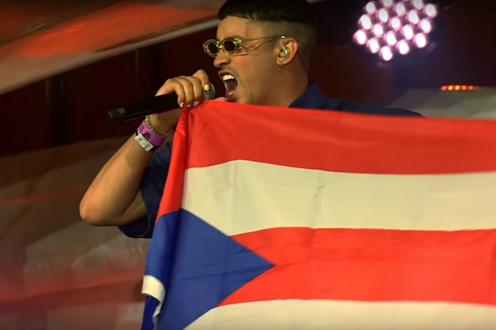 Bad Bunny, cantando en la tarima del Tomorrowland