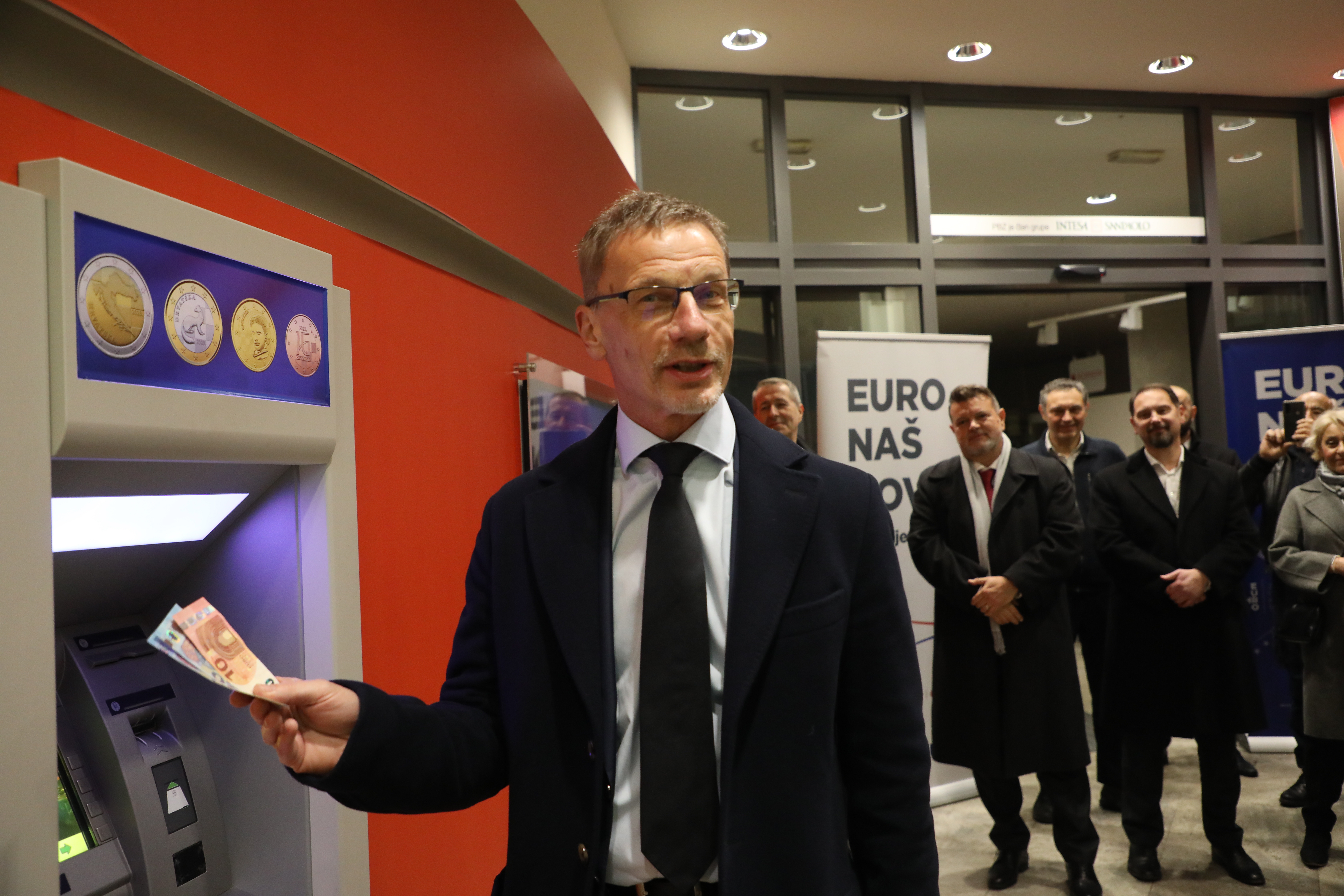 Croacia recibe 2023 adoptando el euro como moneda y entrando al espacio Schengen