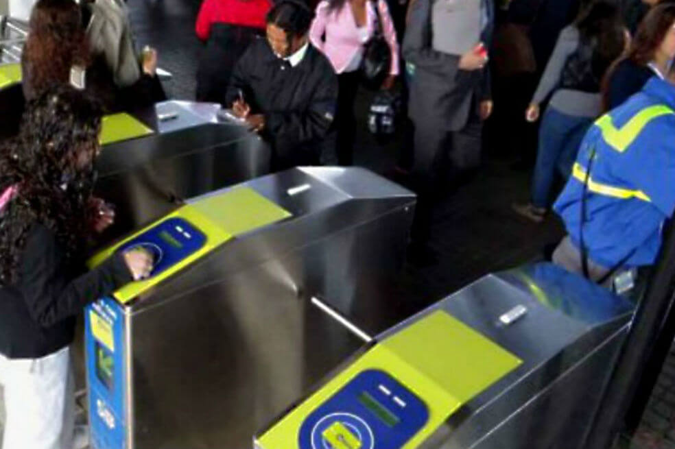 Tomarán medidas disciplinarias hacia cajera de TM por no recibir monedas para pago de pasaje