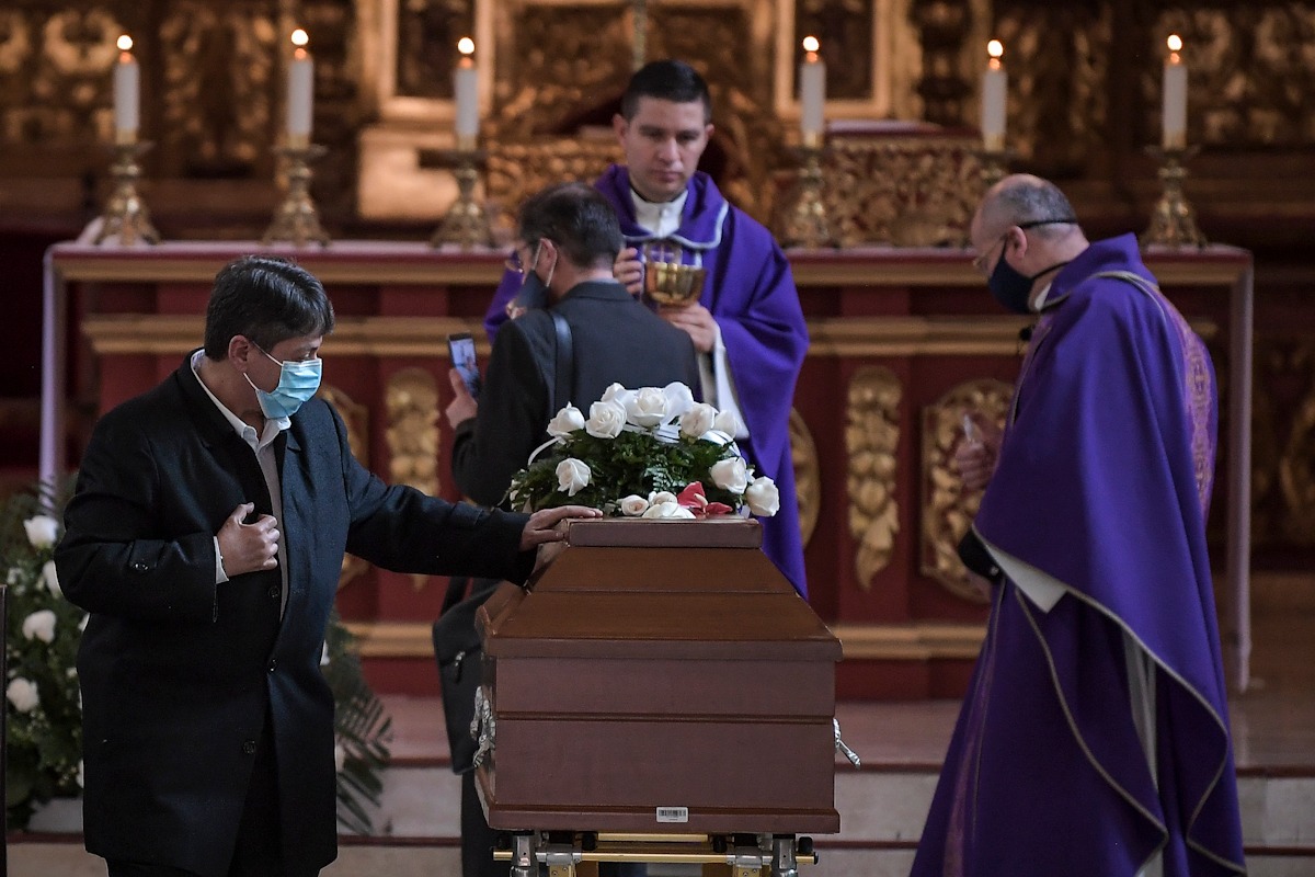 La ceremonia comenzó a las 11:00 de la mañana en la iglesia Santa Teresita, a la cual solo asistieron familiares y amigos de Ordóñez, no solo por seguridad sino por la pandemia por el COVID-19.