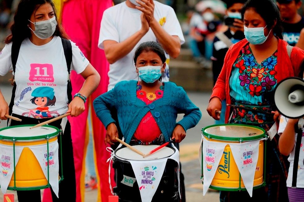 Decenas de niñas guatemaltecas salen a marchar contra la corrupción