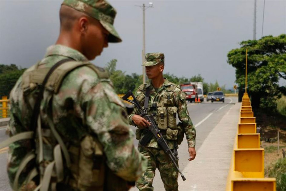Venezuela alerta por ‘vehículos blindados de combate’ en frontera con Colombia