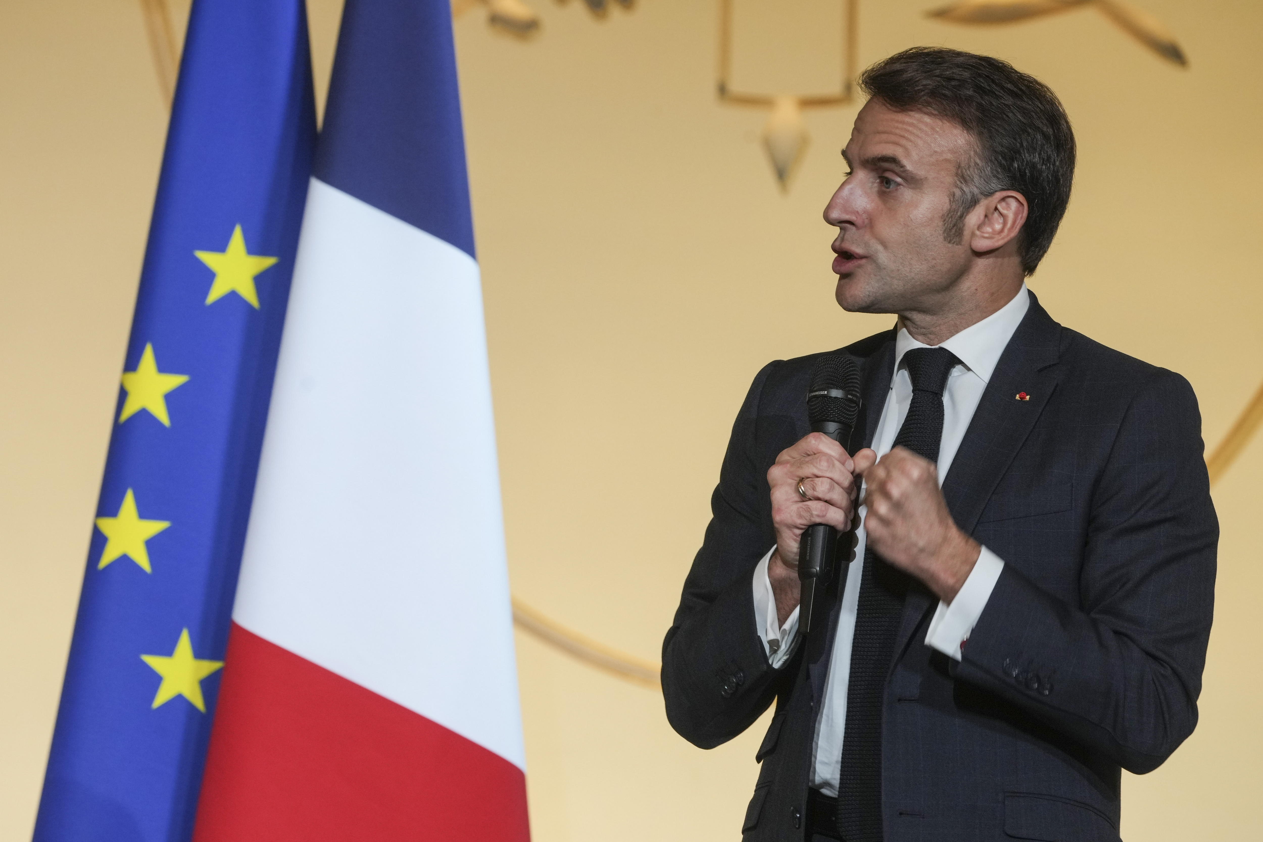 ¿Es Francia la Grecia del Sena? Macron en la cuerda floja tras colapso político