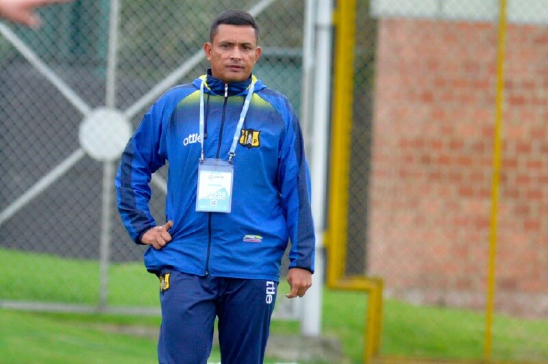 César Torres, el técnico que sorprende con Alianza Petrolera
