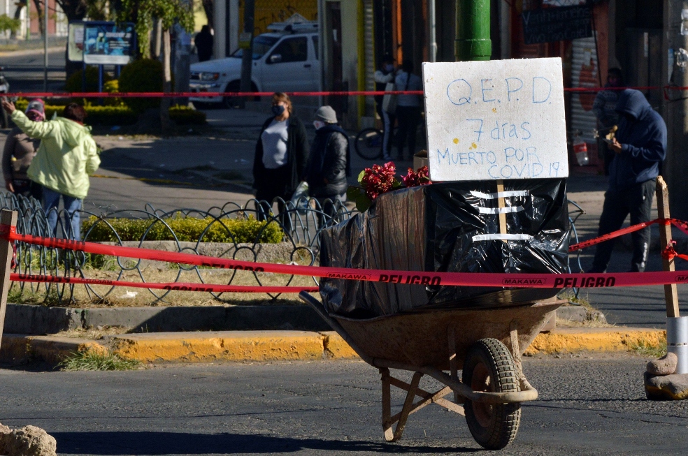 Hospitales y morgues, al borde del colapso en Bolivia por la pandemia