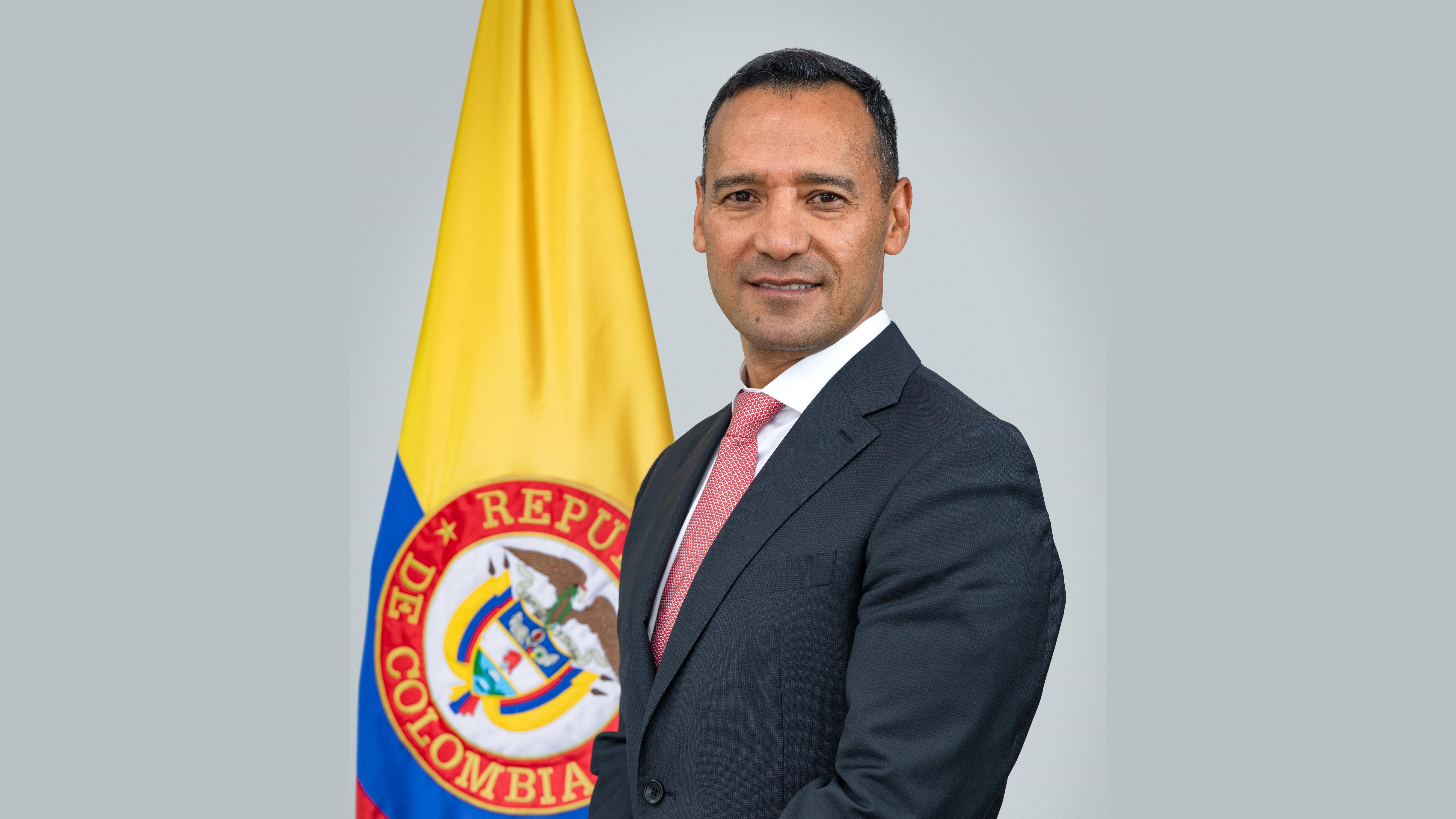 Pedro Sánchez es nombrado oficialmente como el nuevo ministro de Defensa