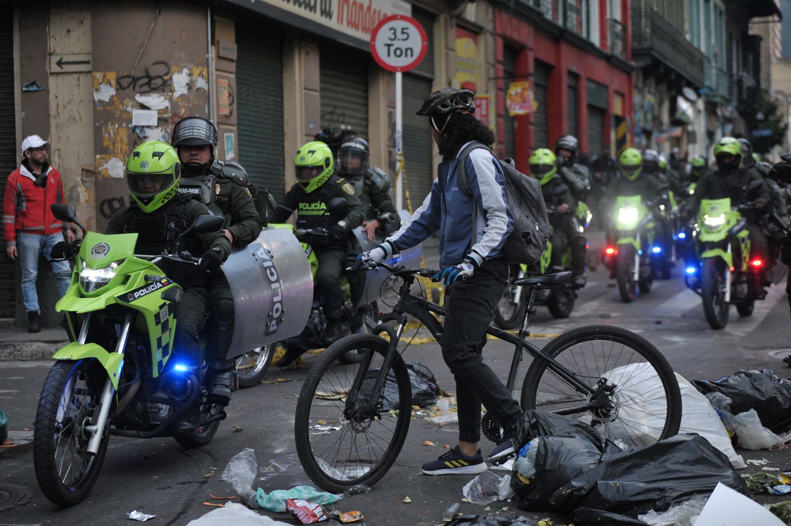 La fuerza pública hizo recorridos en las zonas aledañas al Palacio de Justicia para descartar cualquier otro incidente.