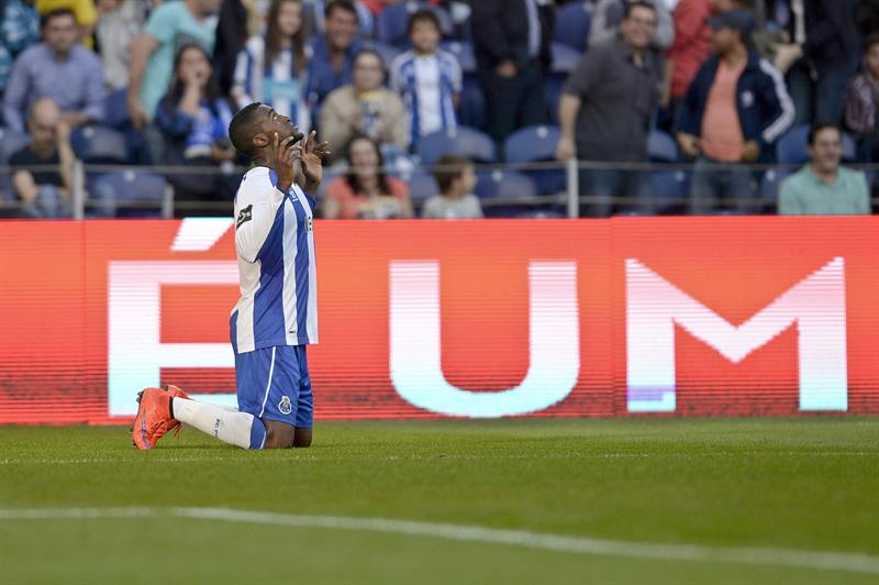 Jackson Martínez marcó doblete y mantiene a Porto con vida