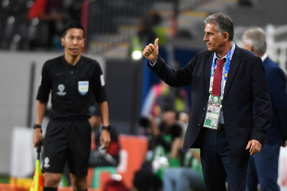 Entre Queiroz y Reyes está el técnico de la selección