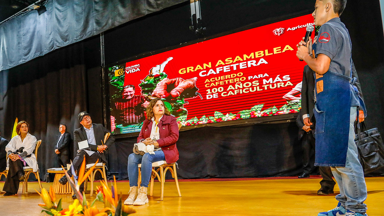 Petro con las cooperativas cafeteras.
