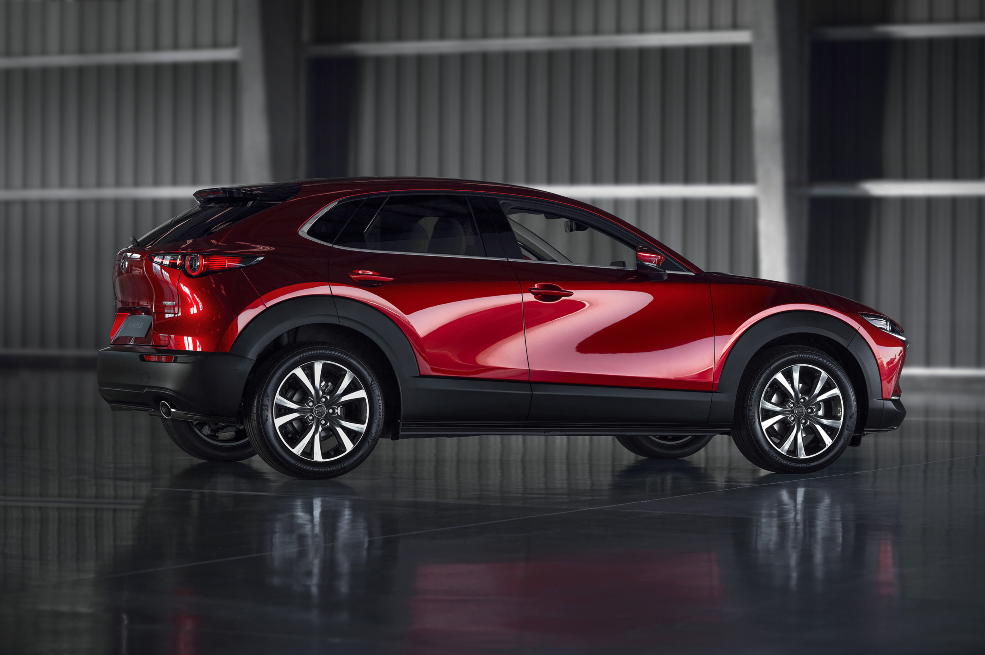 Mazda CX-30.Mazda.La casa japonesa repite nominación con su referencia Mazda3, presentada, al igual que la CX-30, como parte del portafolio de vehículos de séptima generación de Mazda en 2019. En Colombia se comercializa en versiones sedán y hatchback, con motorizaciones de 2 y 2.5 litros.