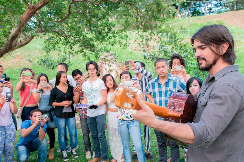 Juanes anuncia ganadores del concurso «Que la paz te toque»