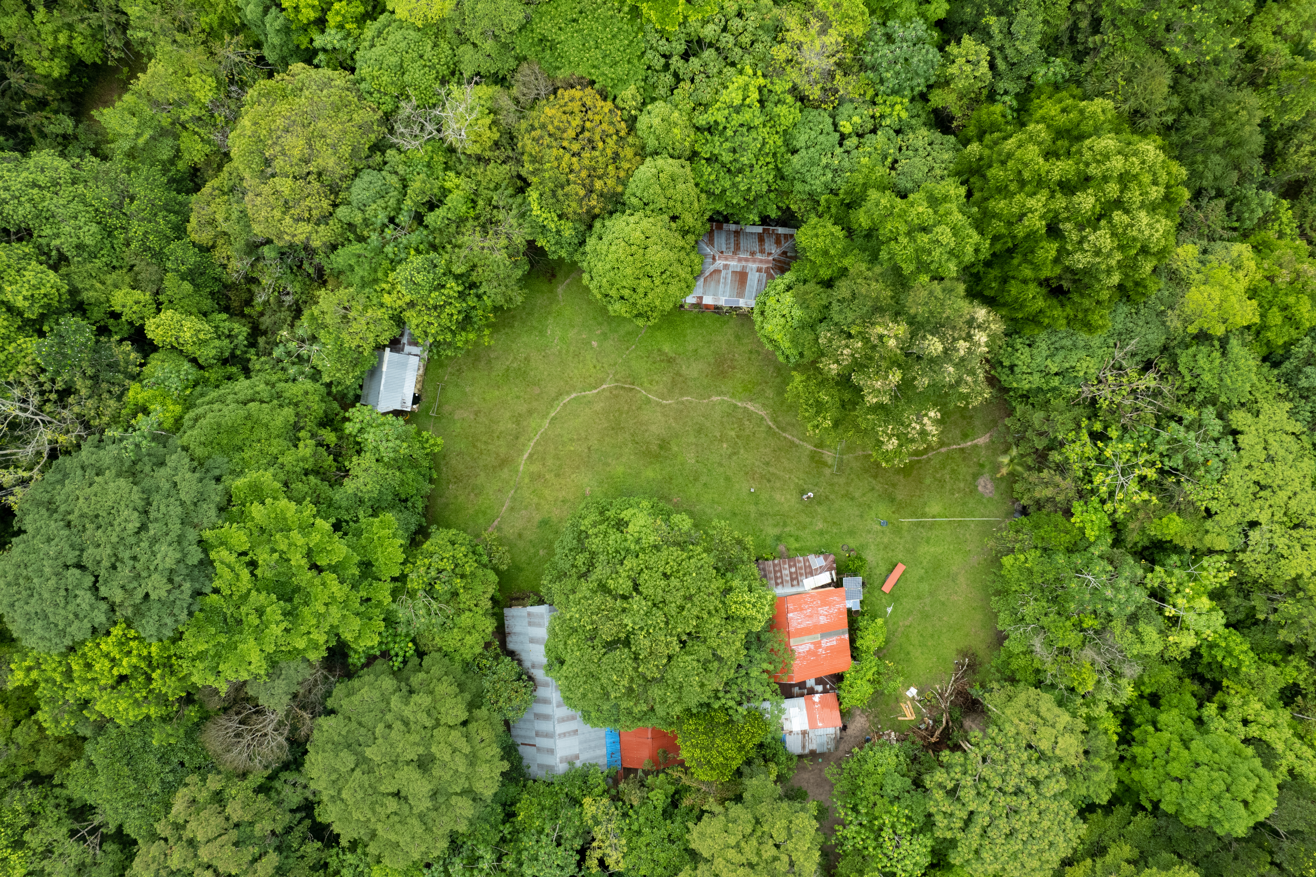 Jairo se unió a la Red Colombiana de Reservas Naturales de la Sociedad Civil (Resnatur), para planificar su predio para dedicarlo a la conservación.