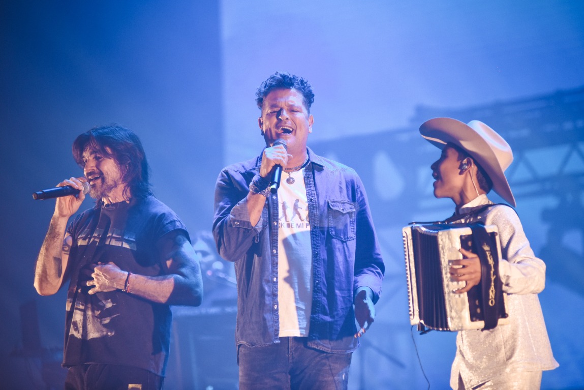 Juanes estuvo acompañado de Carlos Vives y Jhon Emiliano Olmos, virrey vallenato infantil.