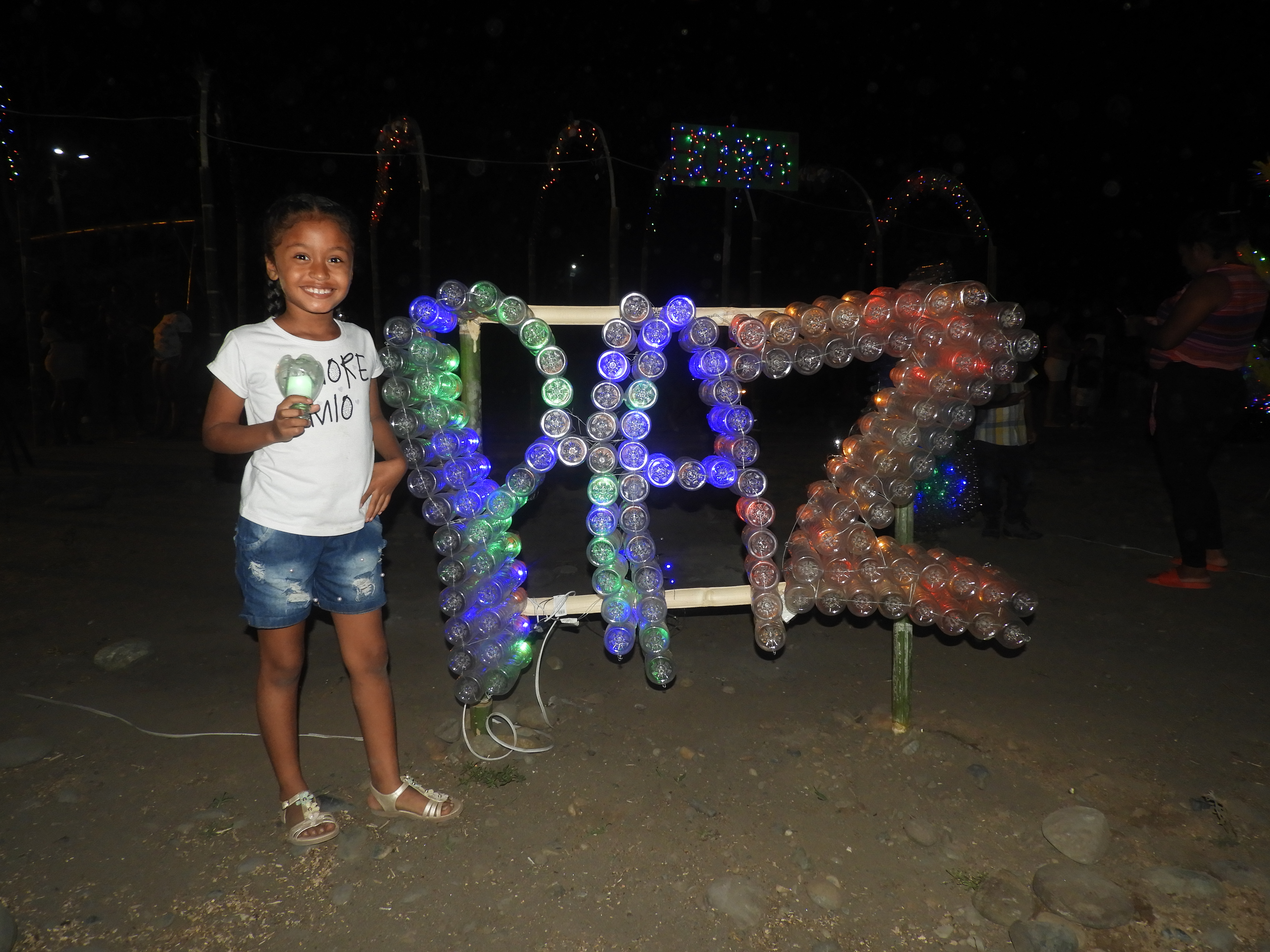 Niños alumbraron con reciclaje una vereda de Nariño, azotada por el conflicto