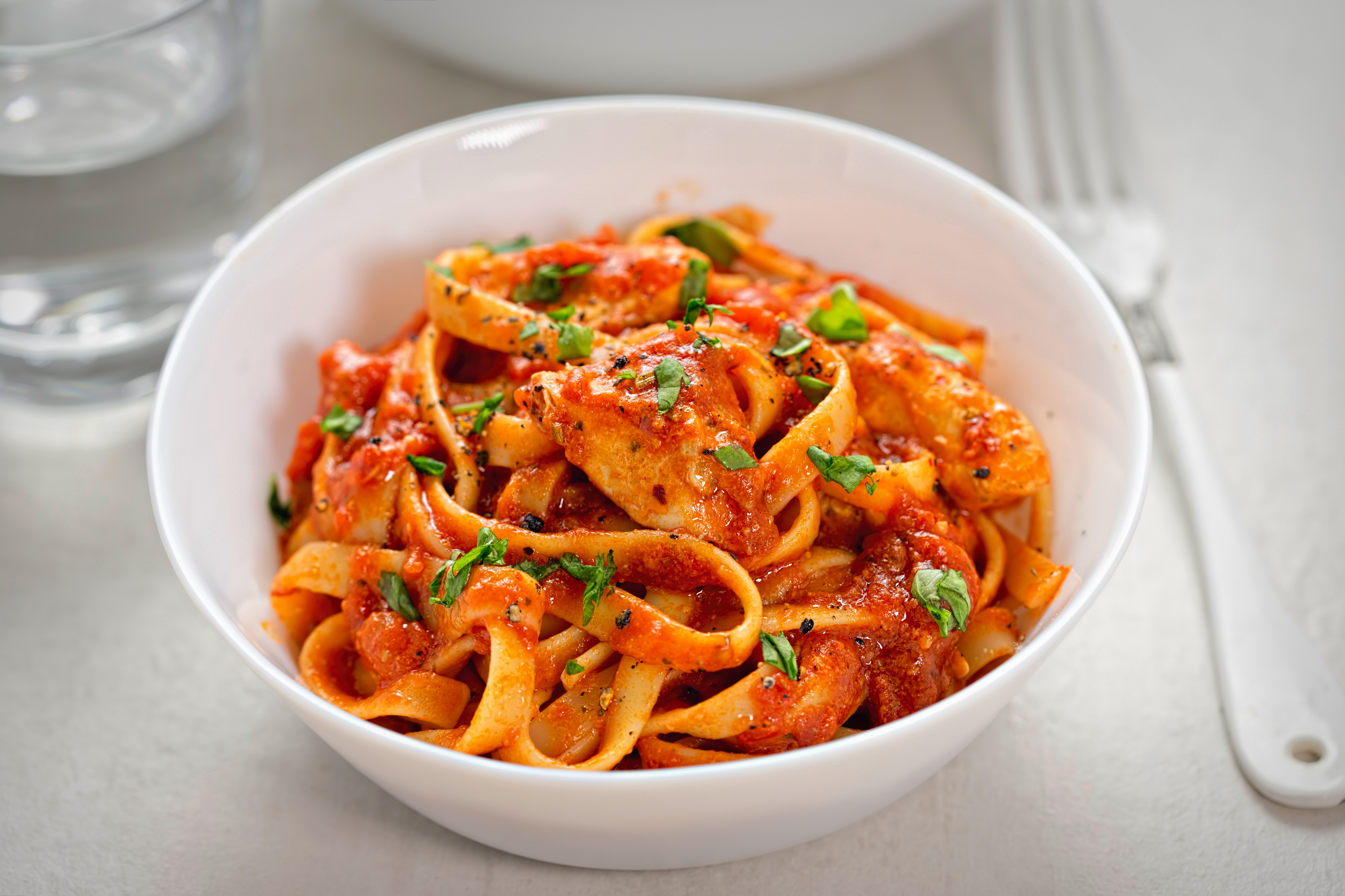 Pasta cremosa con pollo