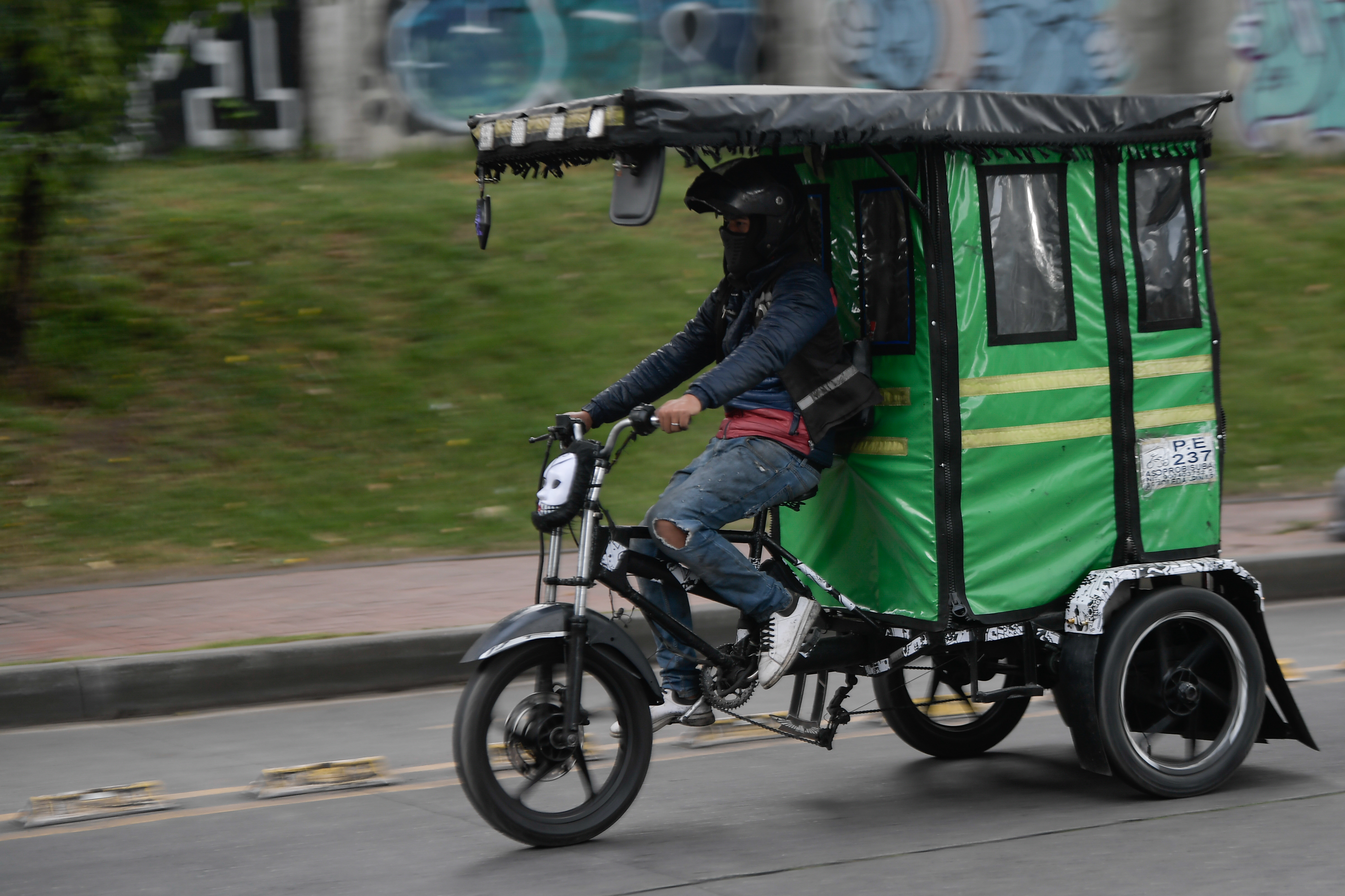 Las nuevas reglas del juego para los dueños de bicitaxis en Bogotá