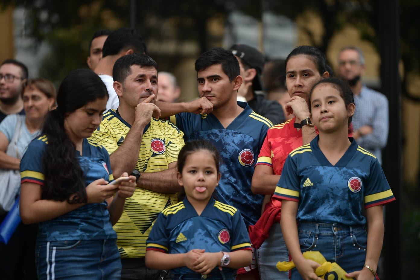 La resignación se hizo evidente en Bucaramanga. Familias enteras esperaban celebrar la victoria de la Liga de Gobernantes Anticorrupción.