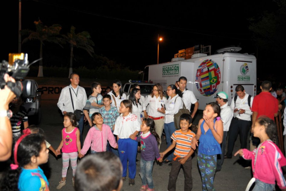 Mineducación pide corredor humanitario en frontera para que 2.000 niños retornen a clases