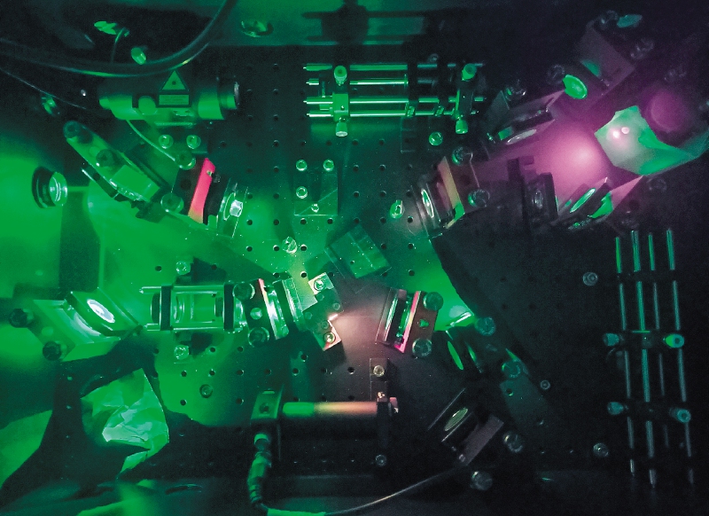 García ganó el galardón por su estudio basado en la elaboración de átomos y moléculas “exóticas”, creados artificialmente en un laboratorio, con los que ha contribuido a entender el origen de la materia y los elementos en el universo.