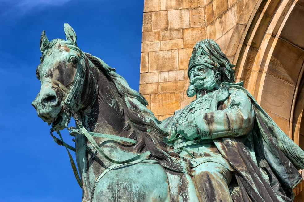 Cuando las estatuas de los gobiernos caen