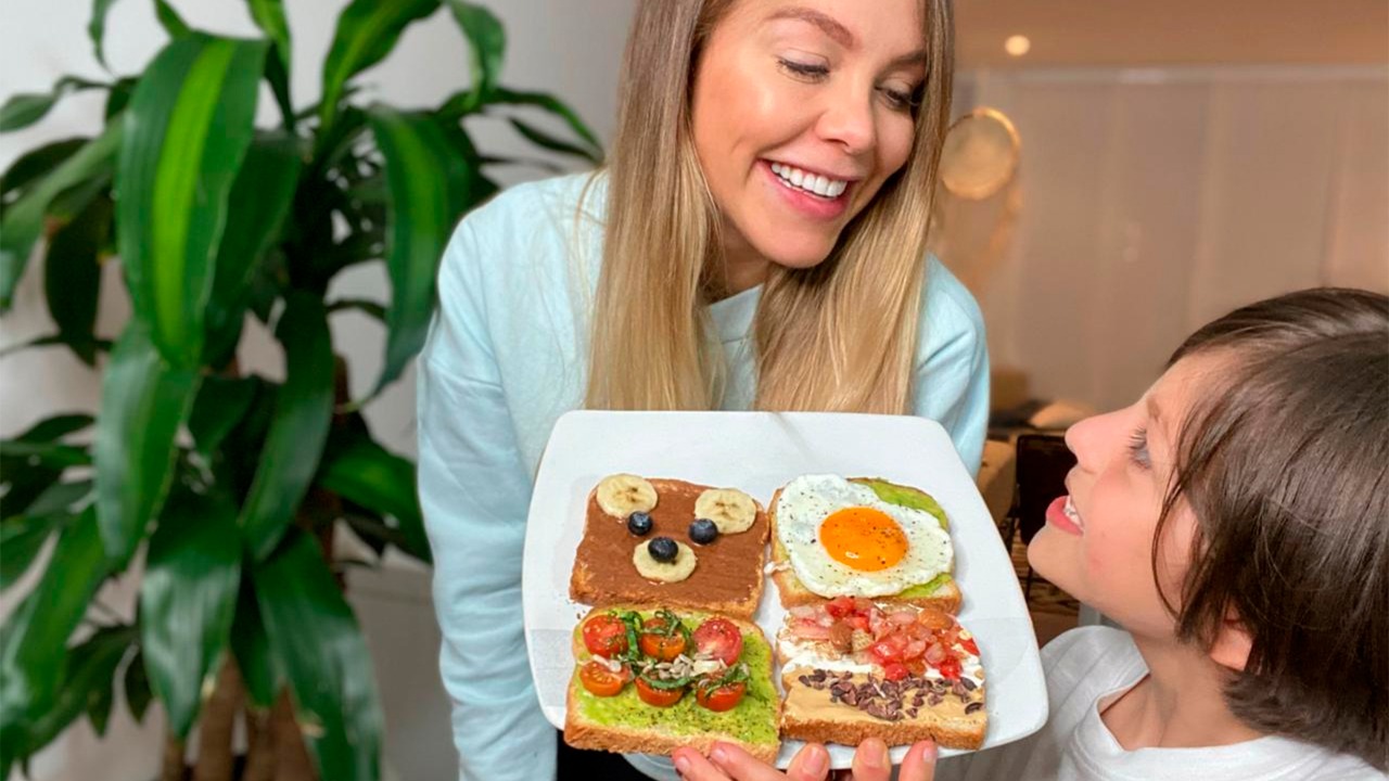 Natalia Castillo y Matías le enseñan a hacer tostadas saludables