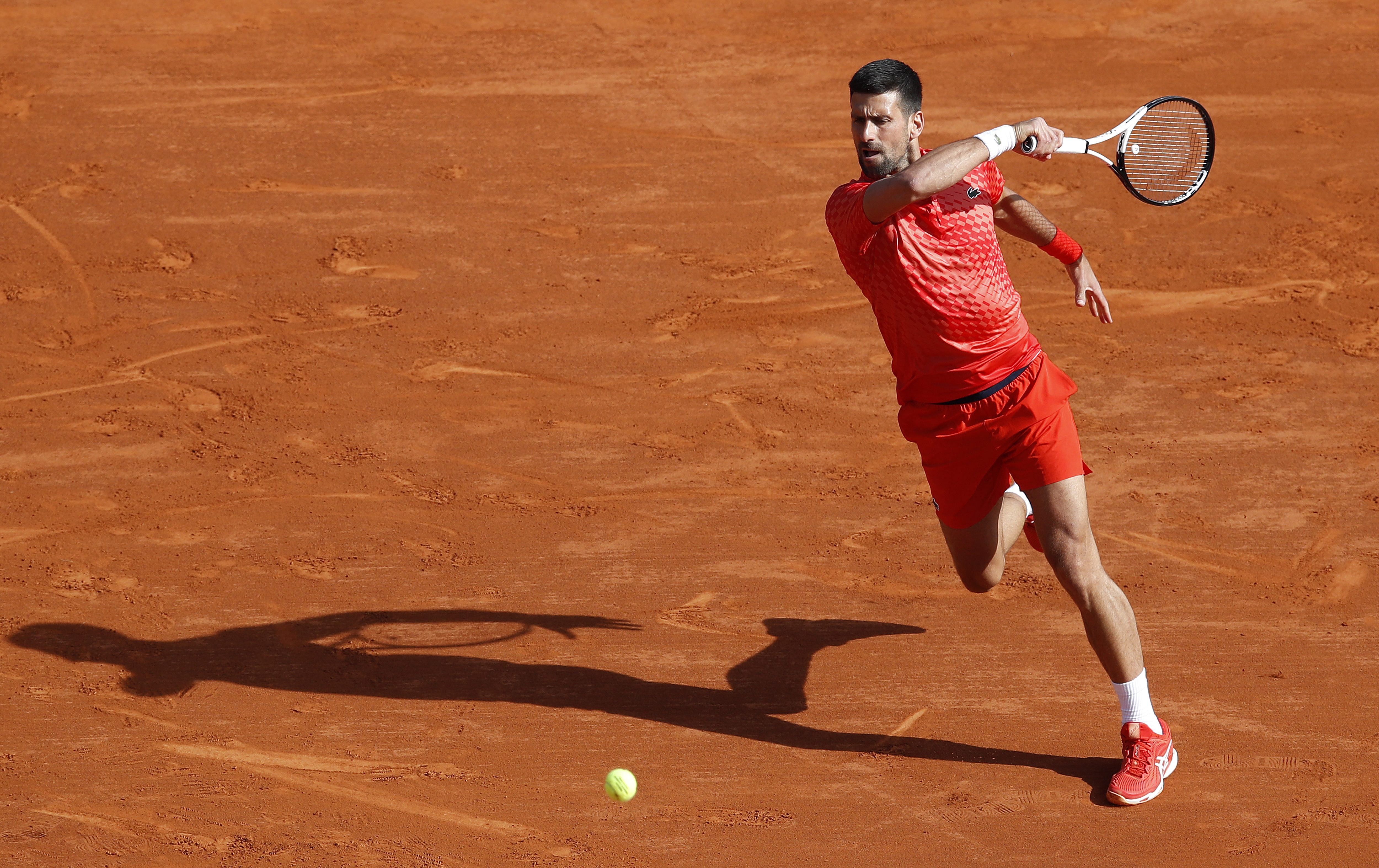 Djokovic se estrena con victoria en Montecarlo; Davidovich y Munar se despiden