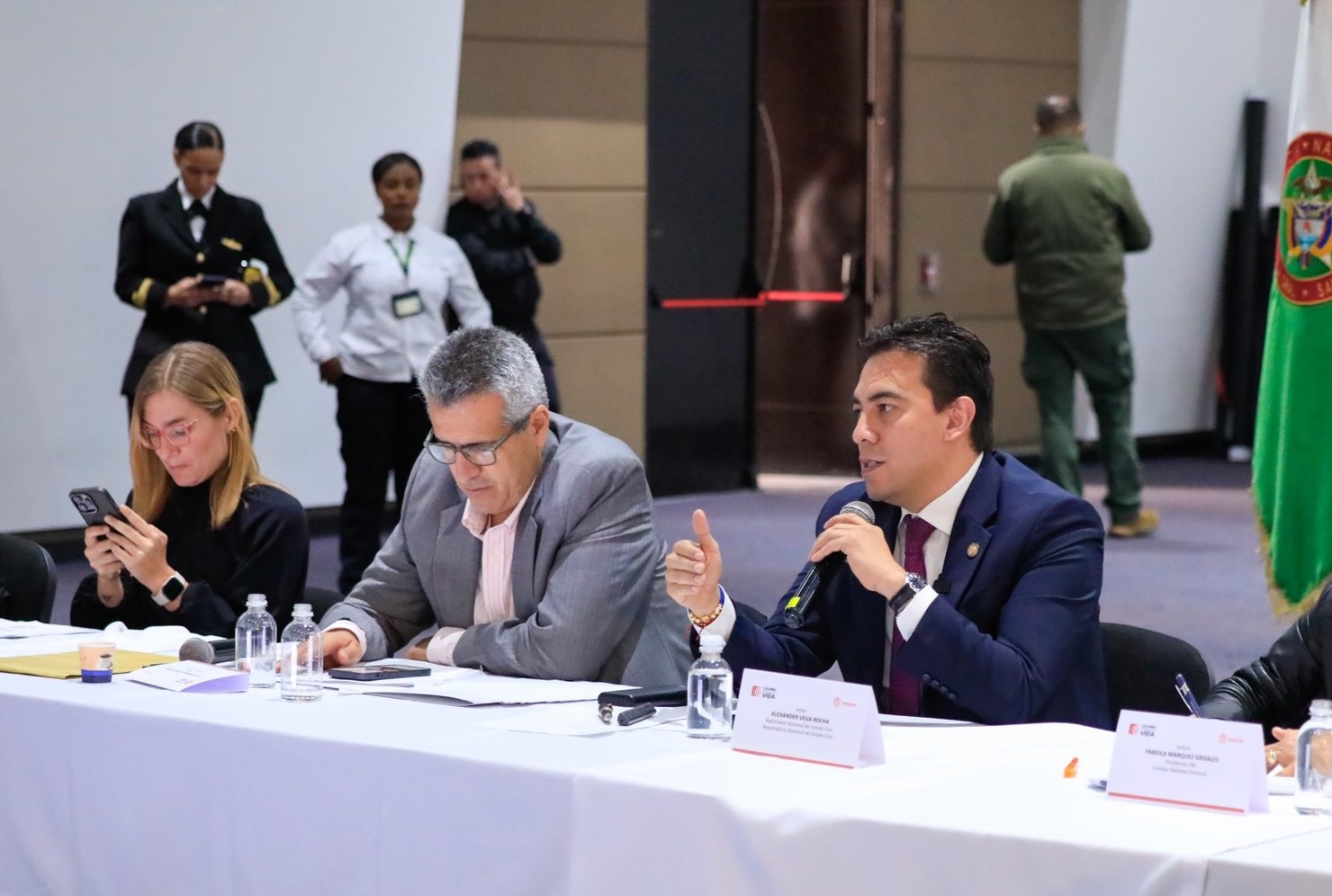 Este fue el choque entre el registrador y el ministro Velasco en un evento electoral
