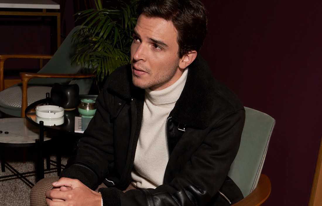 El cantante Alejandro Santamaría comparte sus recomendaciones de moda para Navidad