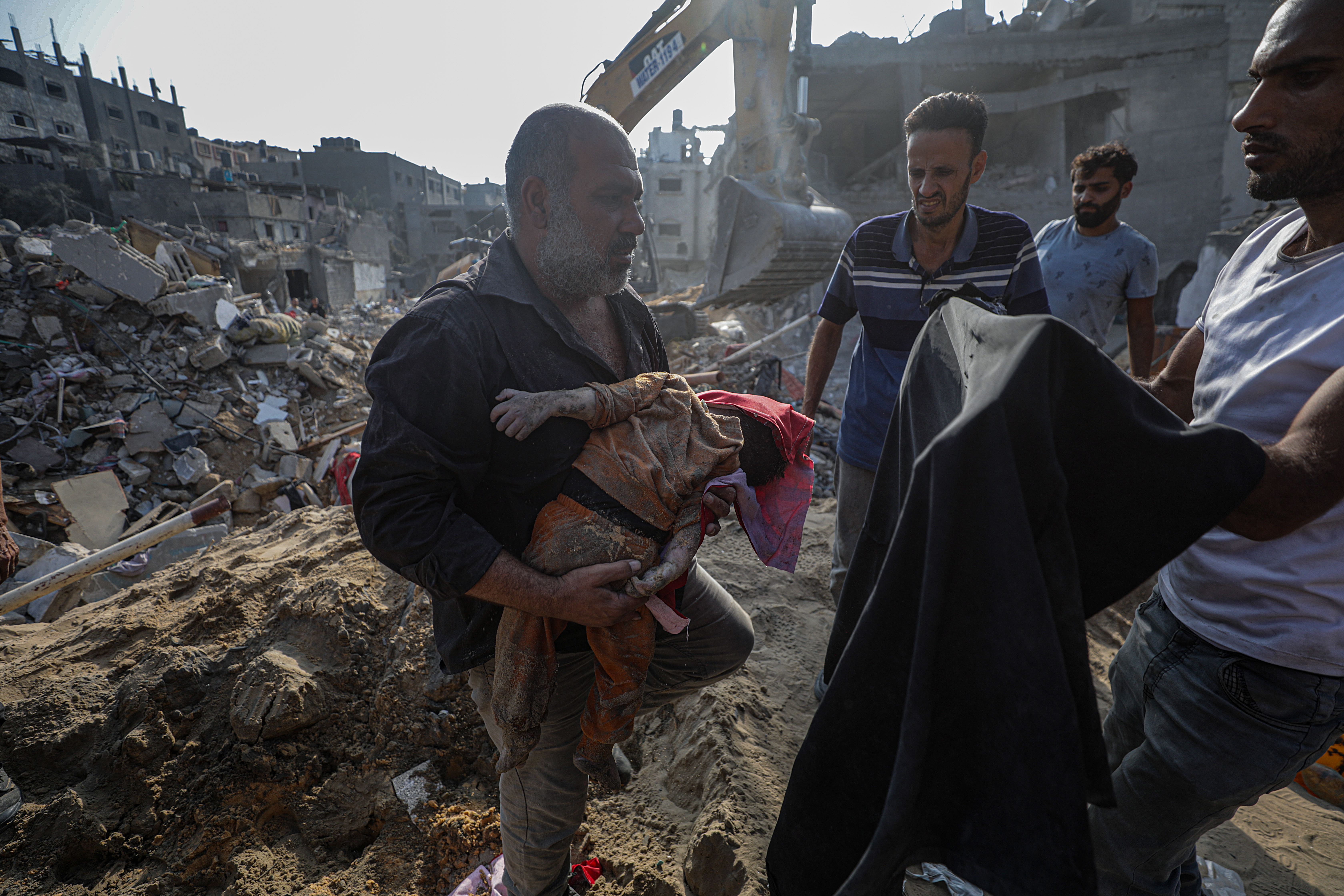 Jabaliya Refugee Camp (---), 01/11/2023.- A Palestinian man carries the body of a baby recovered from the rubble of the Jabalia refugee camp, one day after an airstrike hit the area, in northern Gaza, 01 November 2023. More than 8,500 Palestinians and at least 1,400 Israelis have been killed, according to the IDF and the Palestinian health authority, since Hamas militants launched an attack against Israel from the Gaza Strip on 07 October, and the Israeli operations in Gaza and the West Bank which followed it. EFE/EPA/MOHAMMED SABER ATTENTION EDITORS: GRAPHIC CONTENT