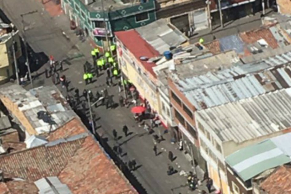 Hacia el mediodía comenzó la intervención en San Bernardo./ Twitter @DanielMejiaL
